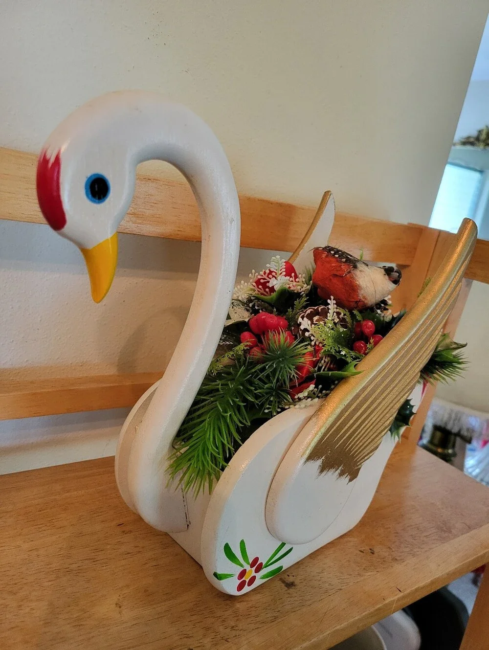 Vintage woode White & Gold Holiday Swan Centerpiece